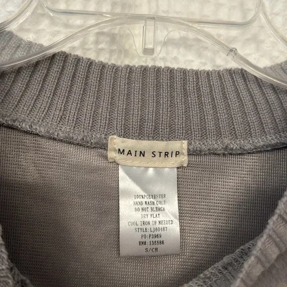 Short fluffy gray sweater - Picture 3 of 4